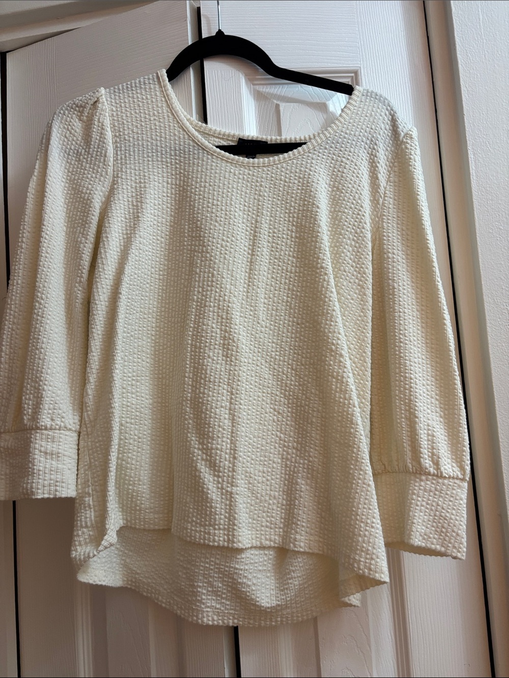 Women's Cream Textured 3/4 Sleeve Scoop Neck Top